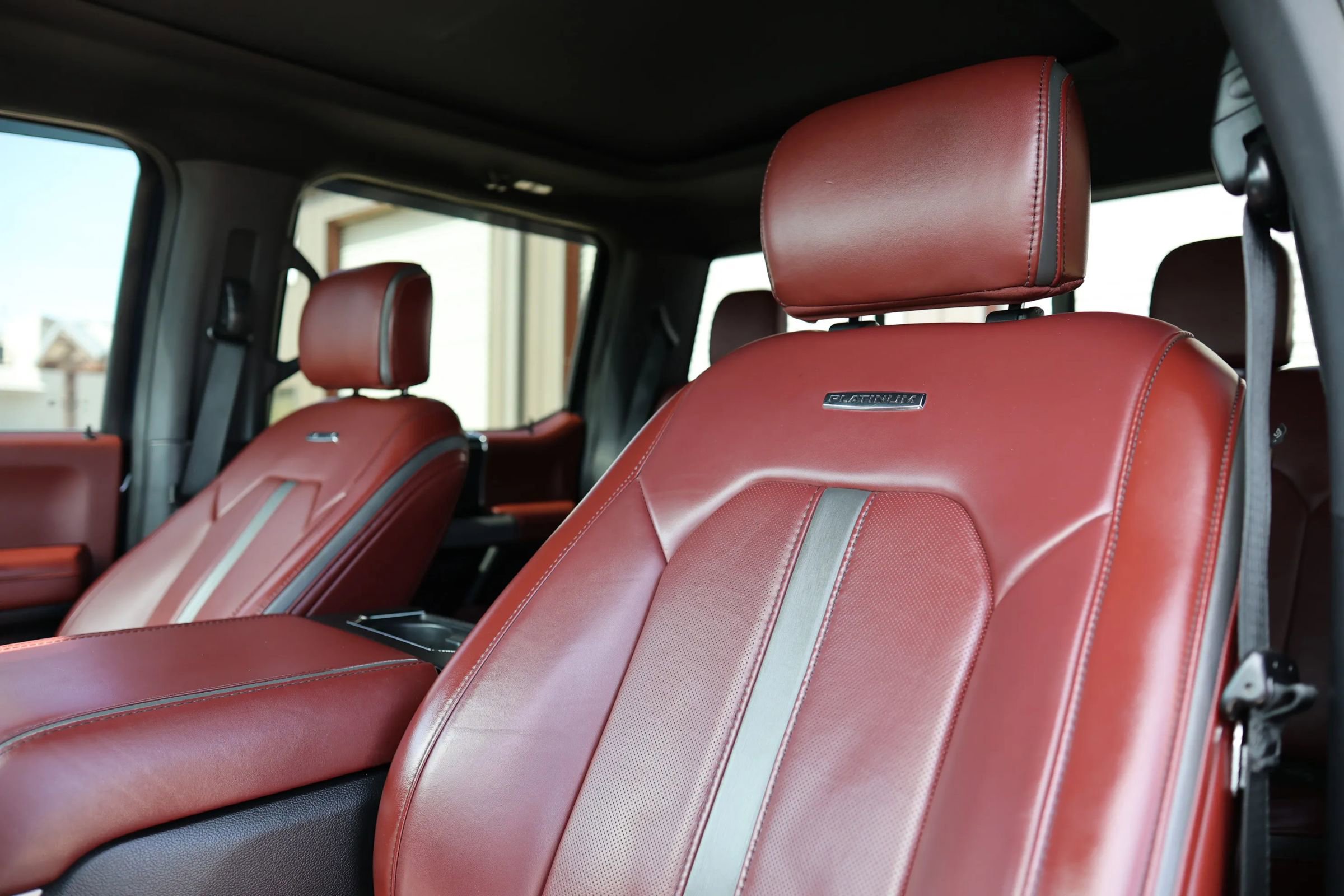 Used 2021 Ford F350 Platinum w/ Tremor Off-Road Package image 36