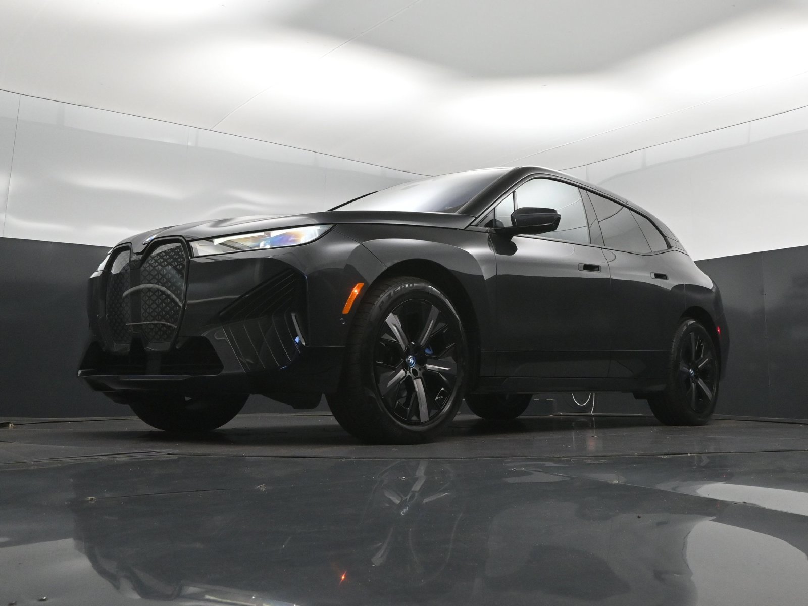 Certified 2024 BMW iX xDrive50 w/ Premium Package AWD/4WD image 38