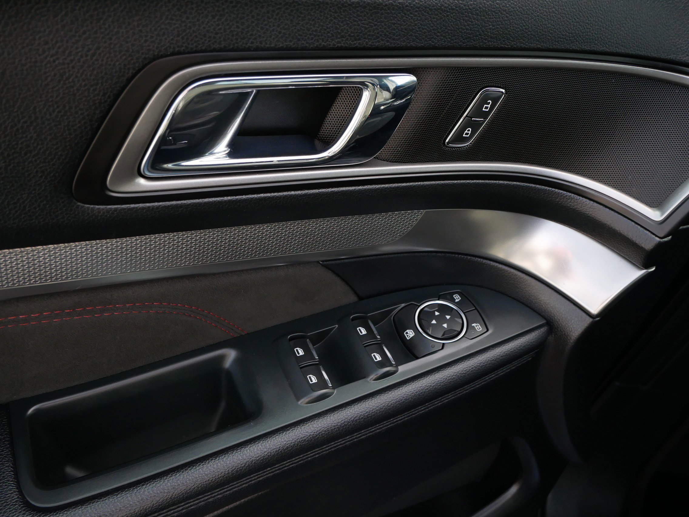 Used 2018 Ford Explorer XLT w/ Equipment Group 202A image 19