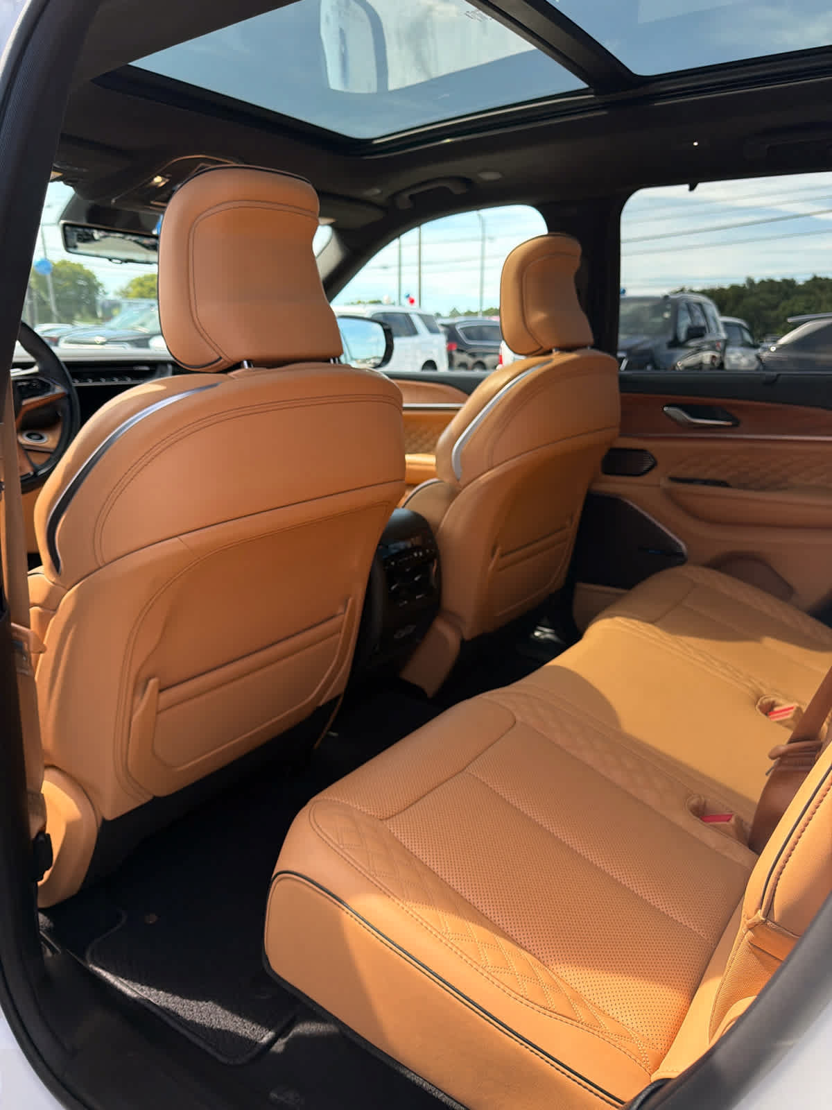 Used 2025 Jeep Grand Cherokee Summit AWD/4WD image 10