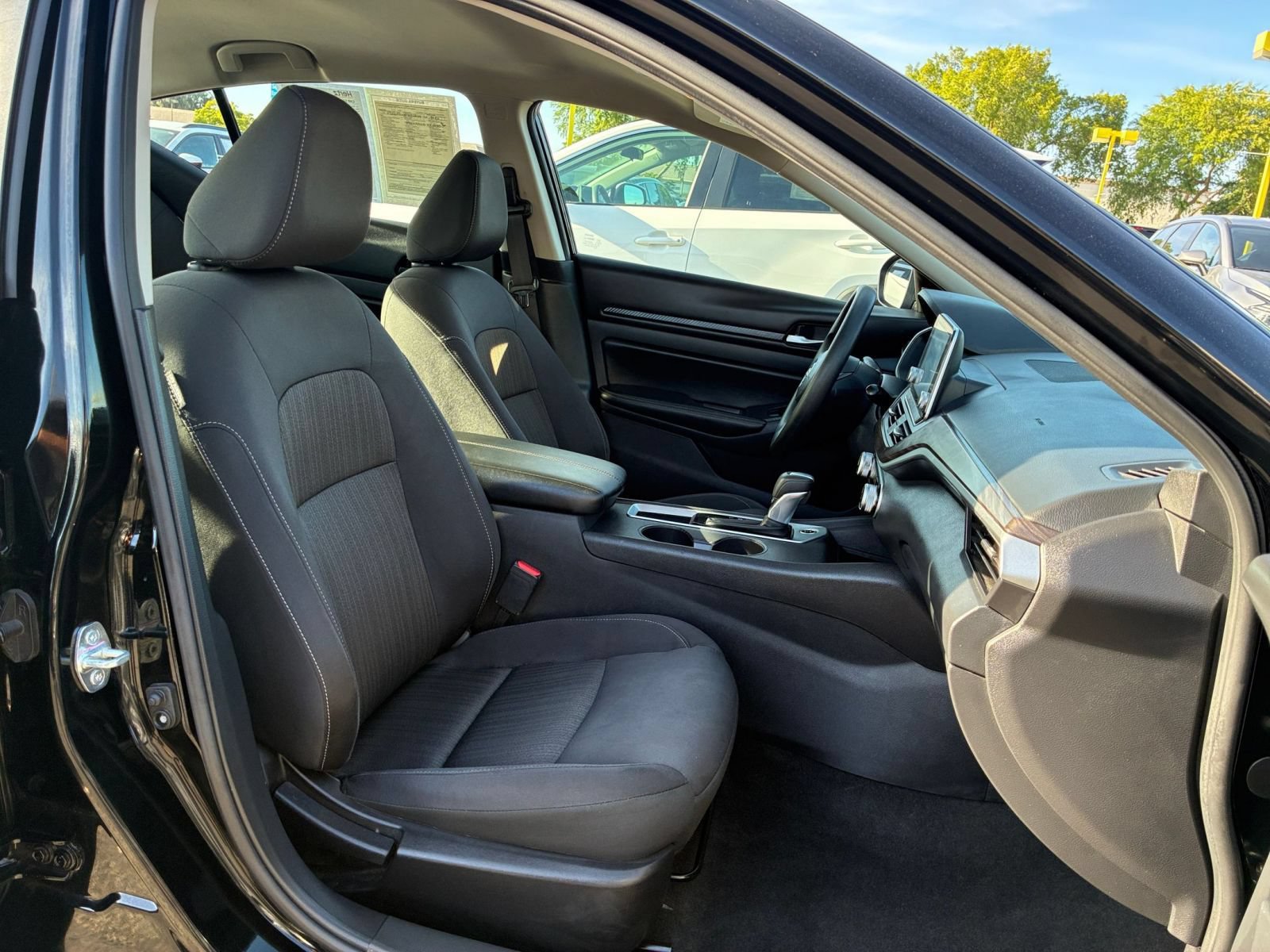 Used 2025 Nissan Altima 2.5 SV FWD image 35