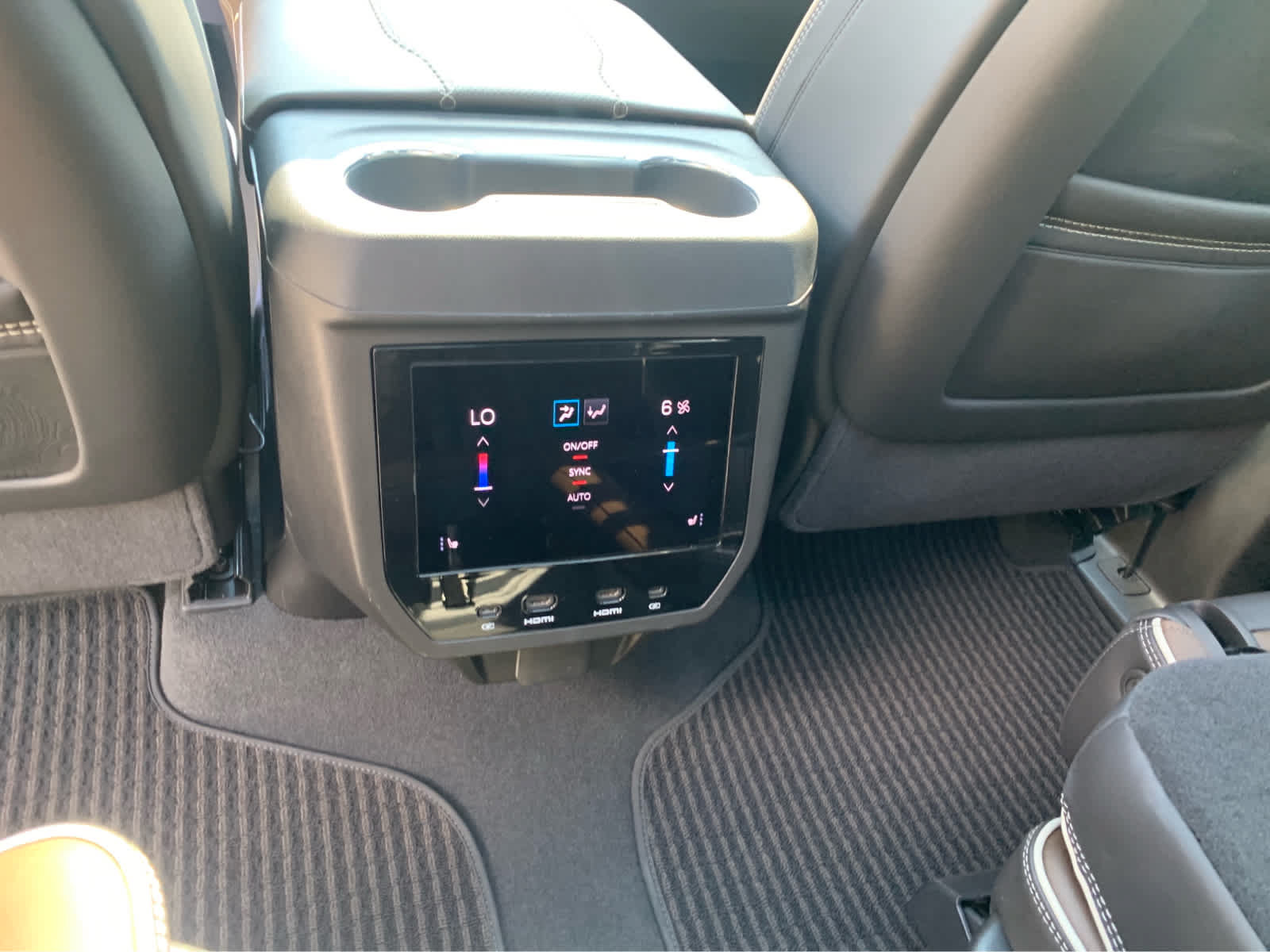 Used 2025 GMC Yukon Denali Ultimate AWD/4WD image 26