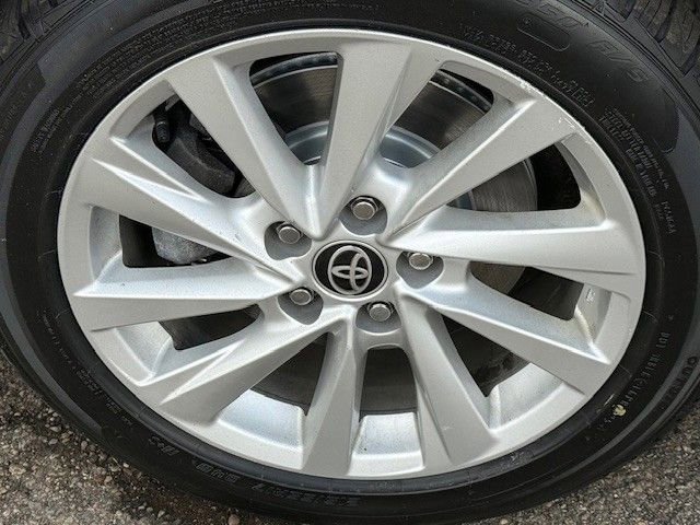 Used 2021 Toyota Camry LE image 10