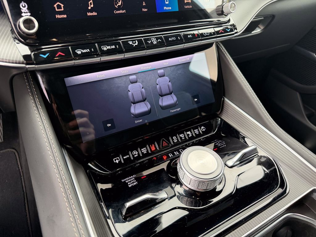 Used 2025 Jeep Grand Wagoneer L Series II Obsidian w/ Quick Order Packagew 28T image 33