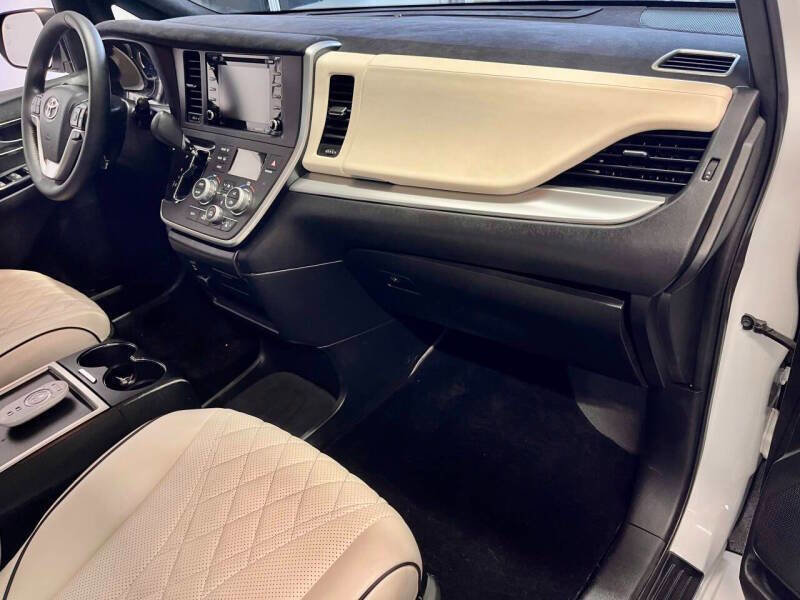 Used 2020 Toyota Sienna LE w/ LE Preferred Package AWD/4WD image 21