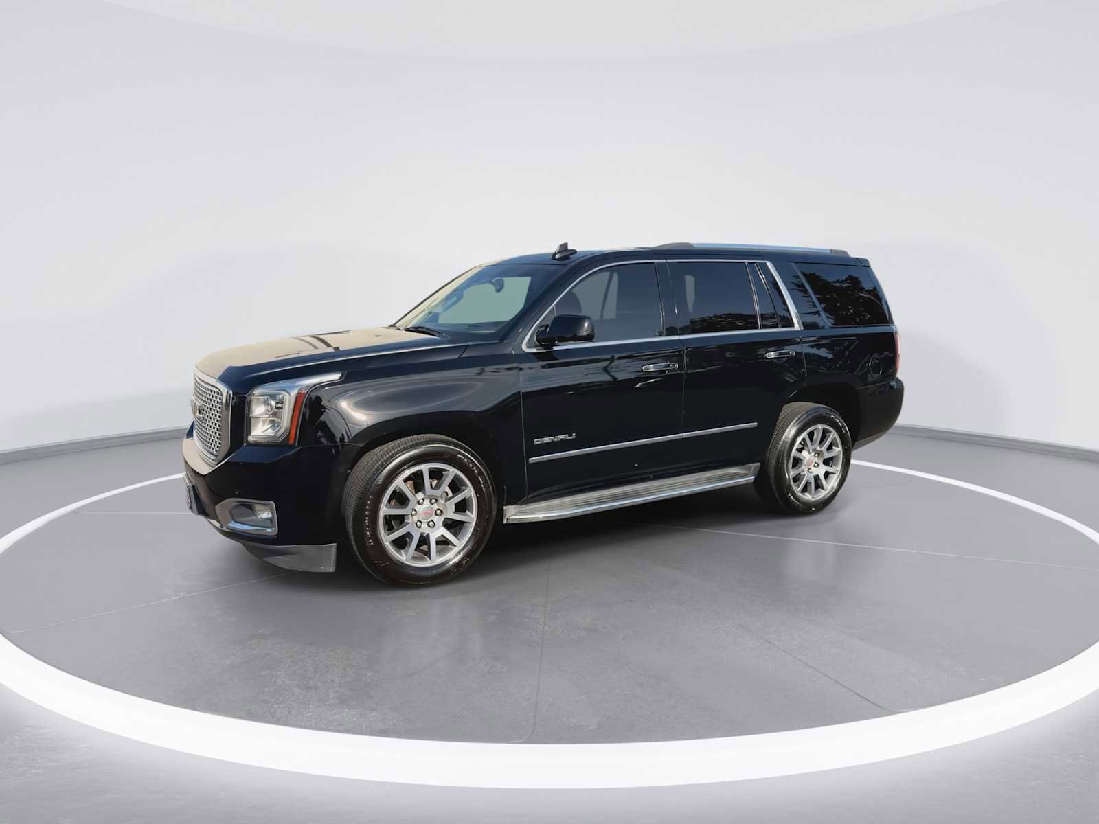 Used 2017 GMC Yukon Denali AWD/4WD image 4