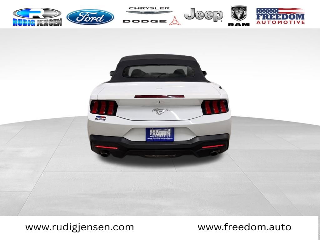 Used 2024 Ford Mustang Convertible image 4