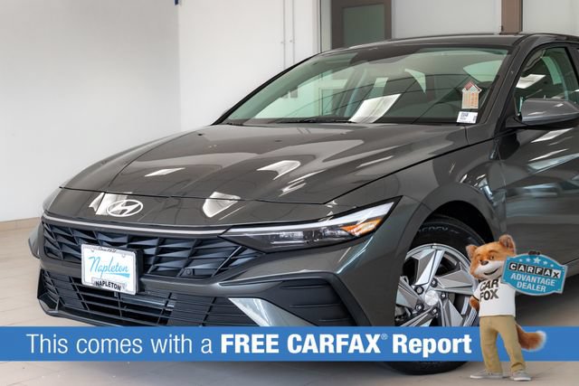 Certified 2025 Hyundai Elantra SE FWD image 2