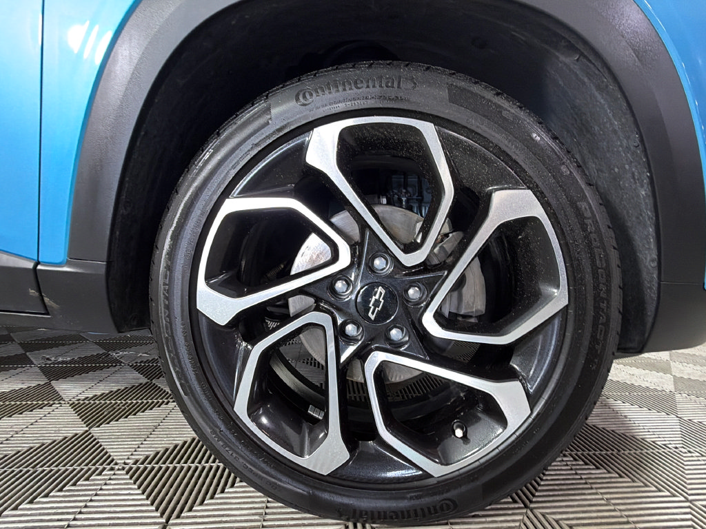 Certified 2025 Chevrolet Trax RS w/ Driver Confidence Package FWD image 40