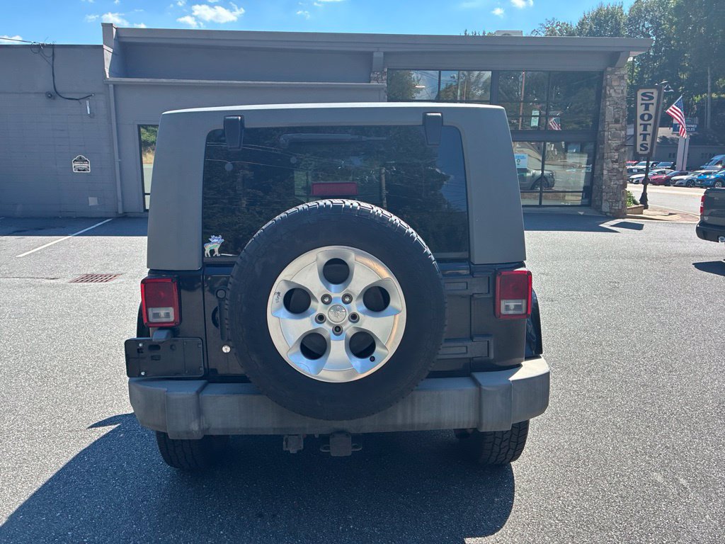 Used 2007 Jeep Wrangler Sahara w/ Dual Top Group AWD/4WD image 12