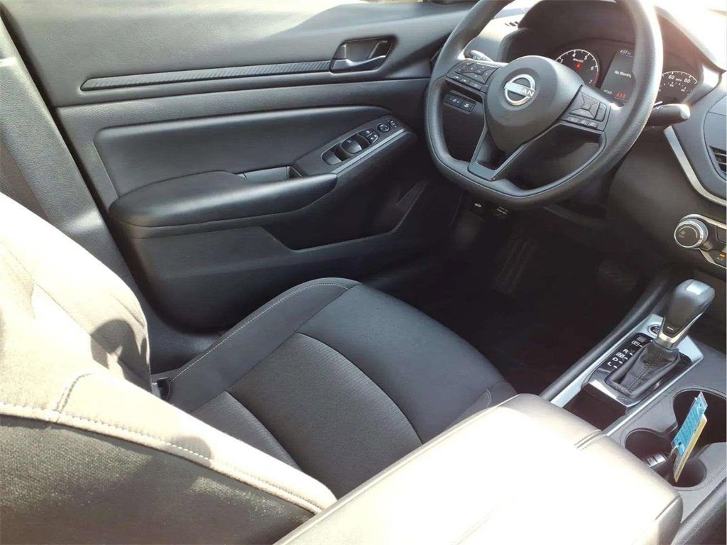 Used 2024 Nissan Altima 2.5 S image 10