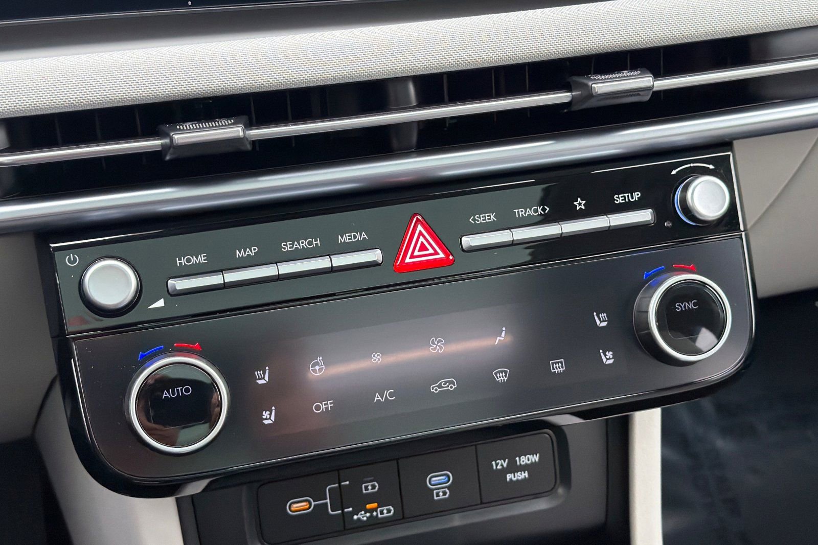 Certified 2025 Hyundai Tucson Limited image 24