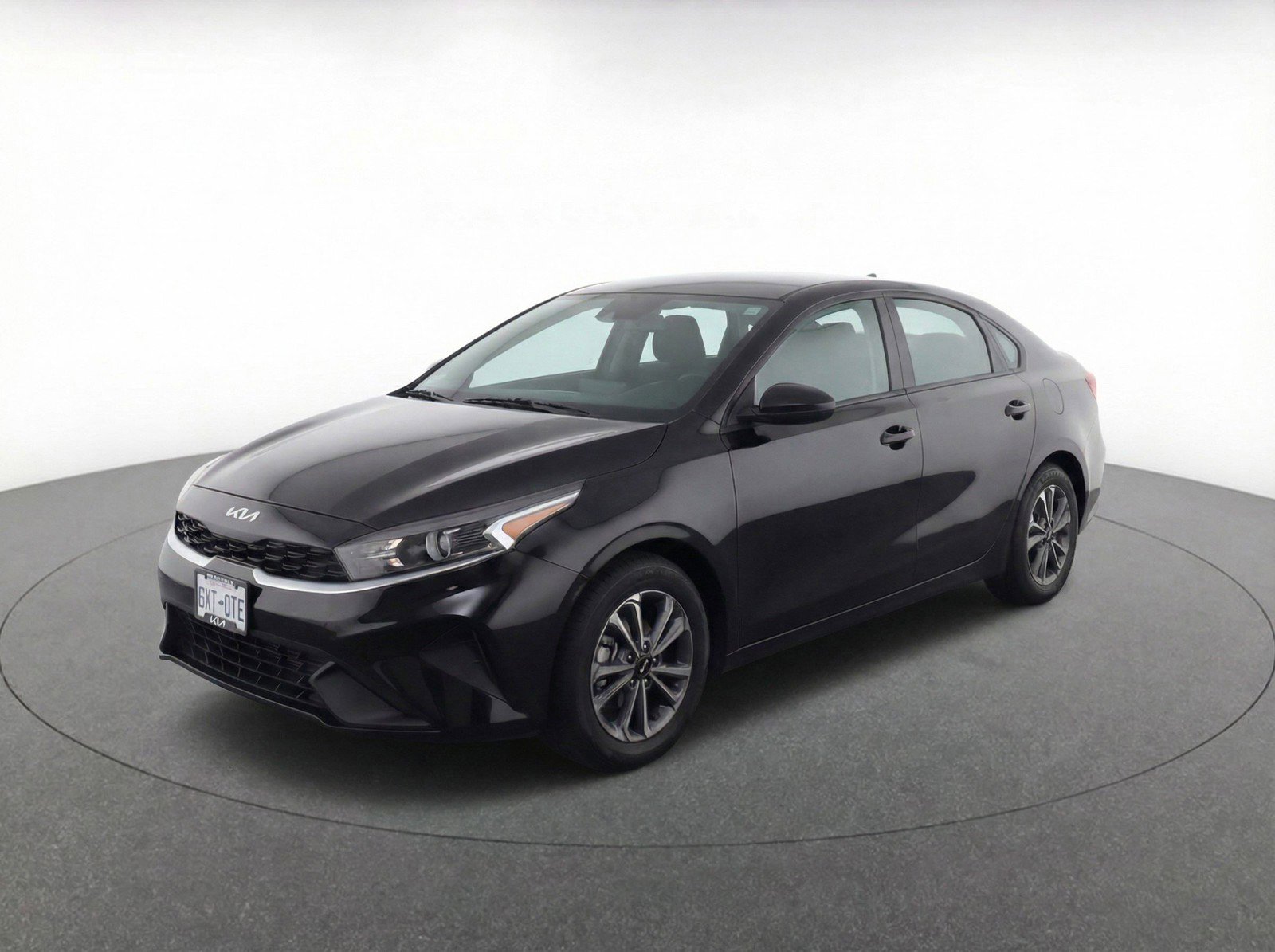 Used 2023 Kia Forte LXS image 3