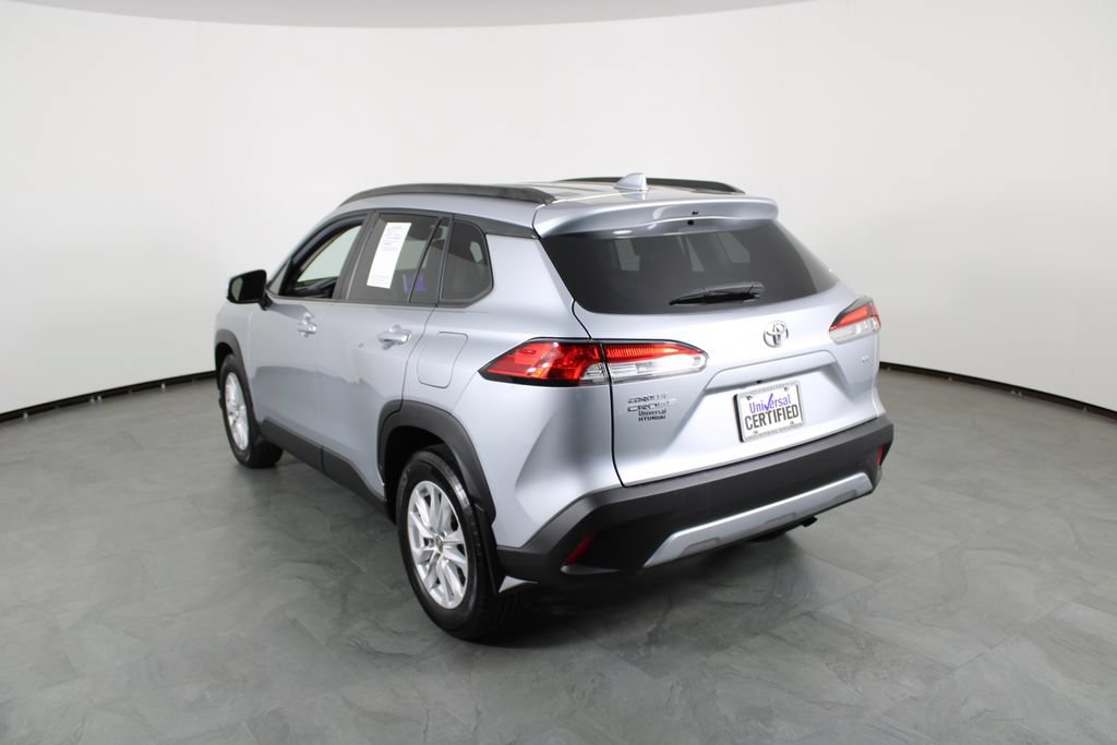 Used 2024 Toyota Corolla Cross LE FWD image 3