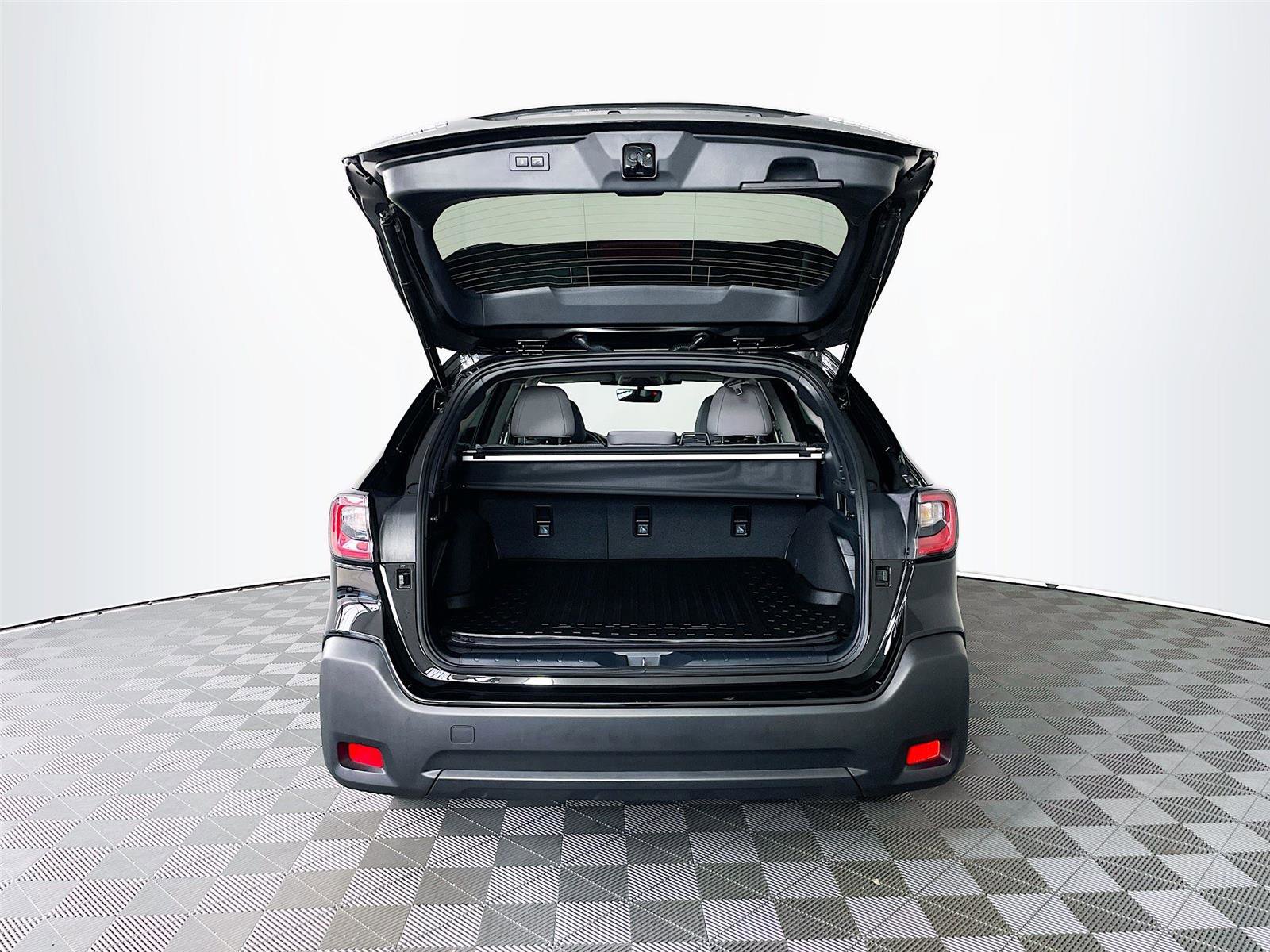 Used 2025 Subaru Outback Premium image 28