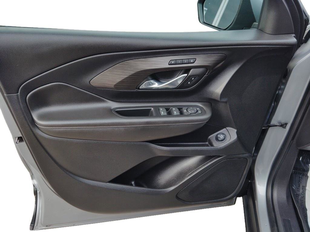 Used 2023 GMC Terrain SLT w/ Tech Package image 11