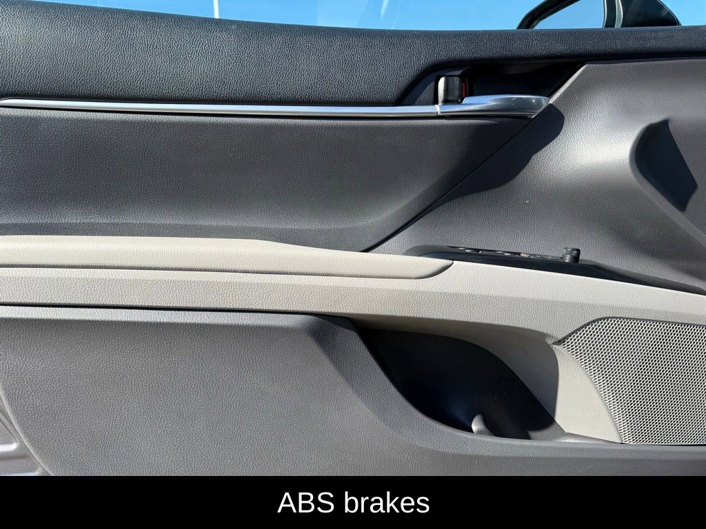 Used 2018 Toyota Camry LE image 5