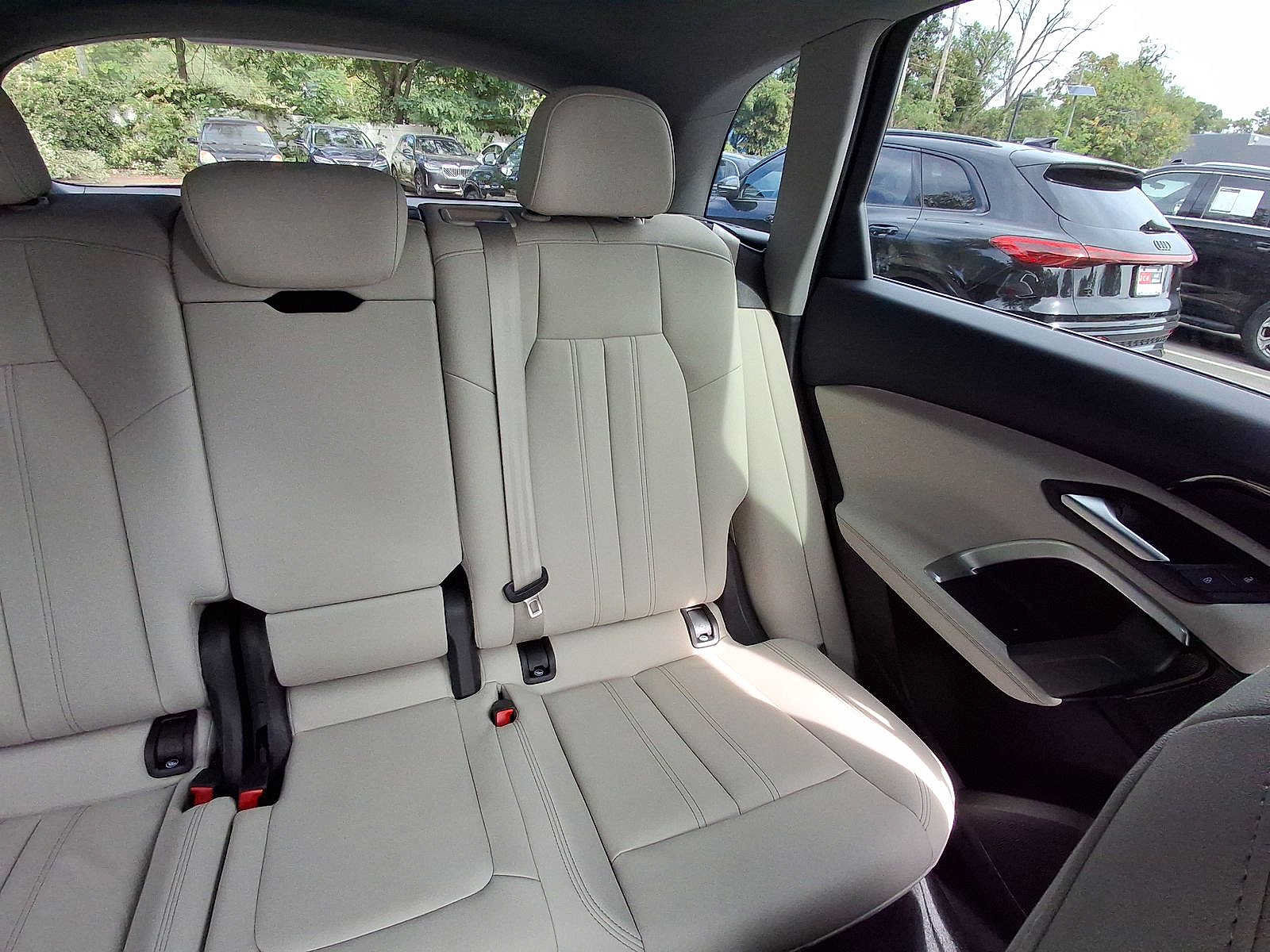Certified 2025 Audi Q5 Premium w/ Convenience Package AWD/4WD image 14