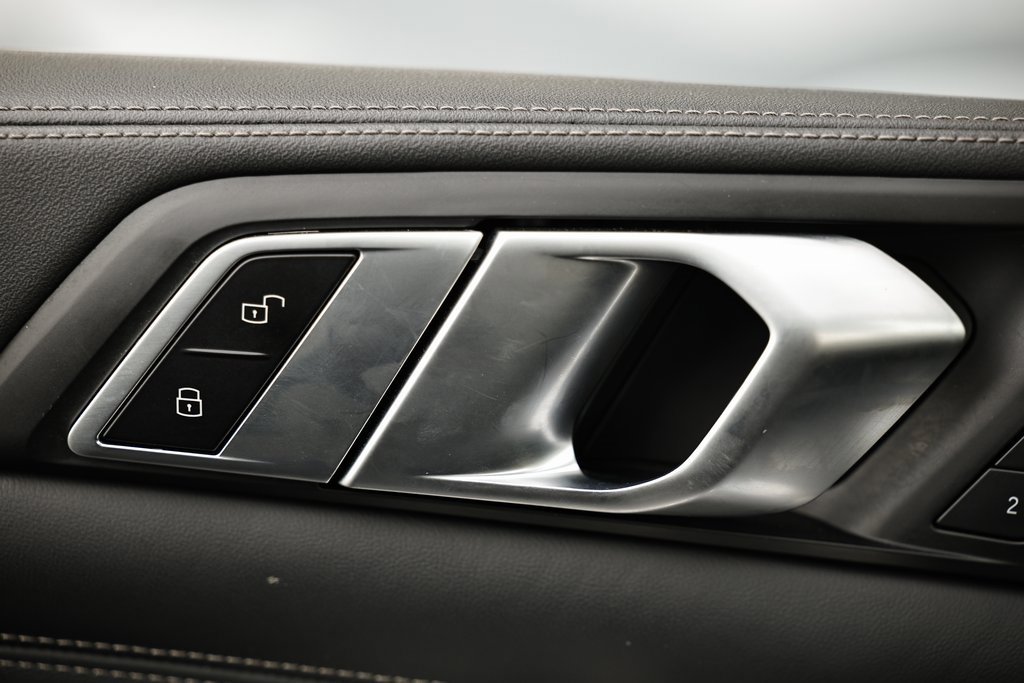 Used 2023 BMW X7 xDrive40i image 16