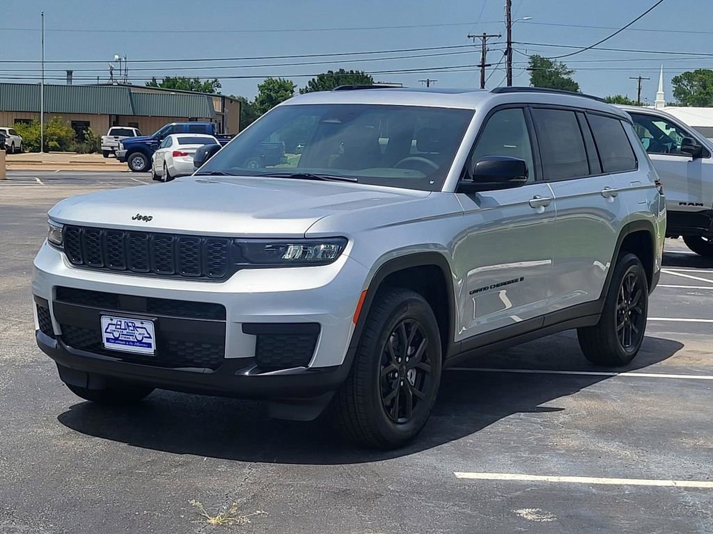 New 2025 Jeep Grand Cherokee L Altitude image 3