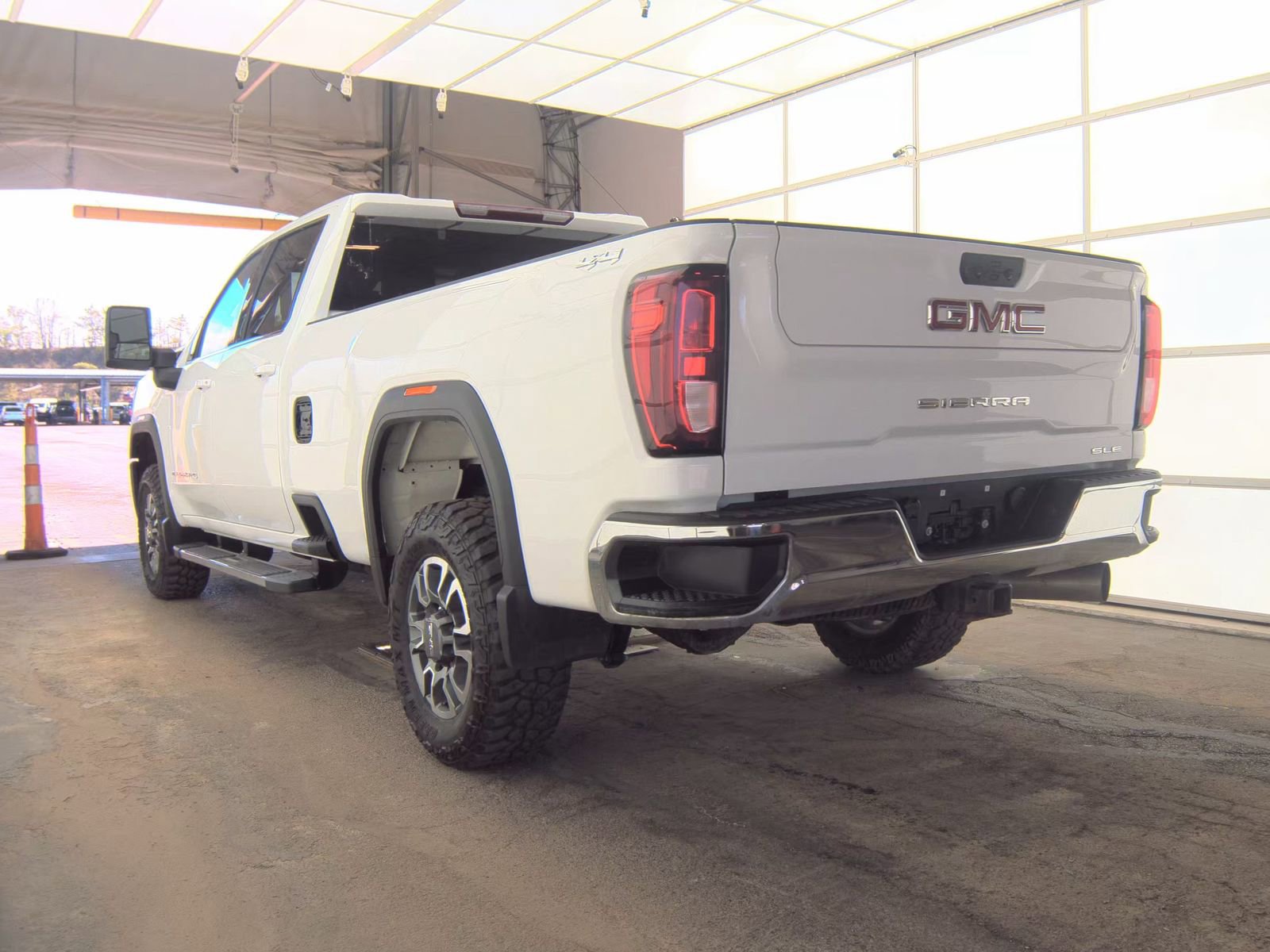 Used 2024 GMC Sierra 3500 SLE w/ SLE Value Package AWD/4WD image 8