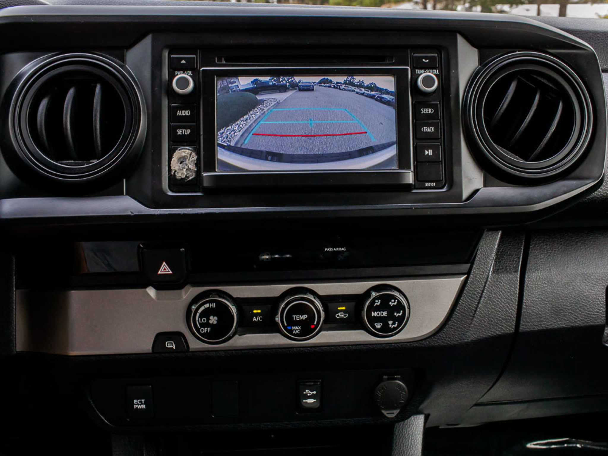Used 2018 Toyota Tacoma SR RWD image 19