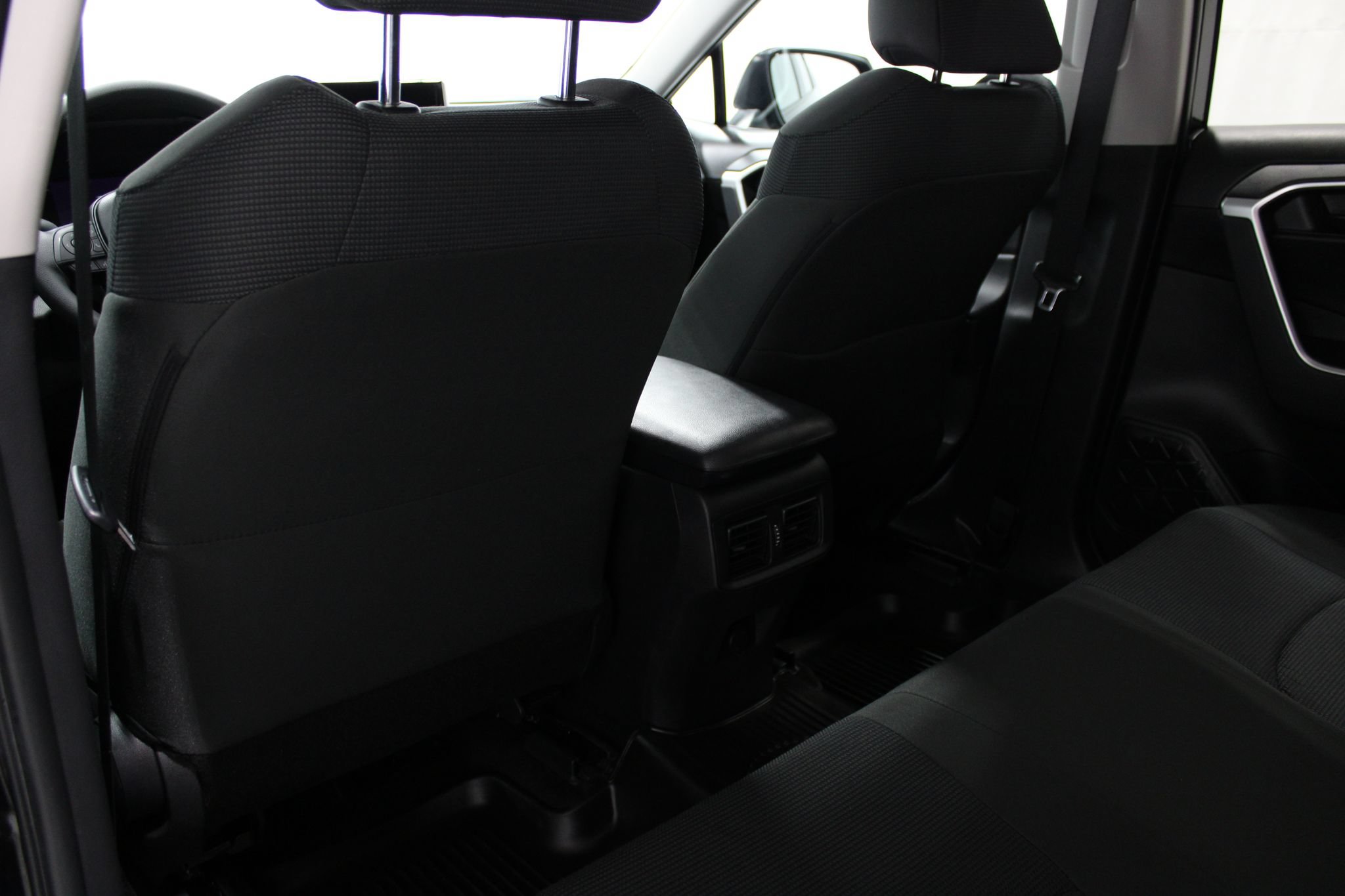 Used 2024 Toyota RAV4 LE AWD/4WD image 16