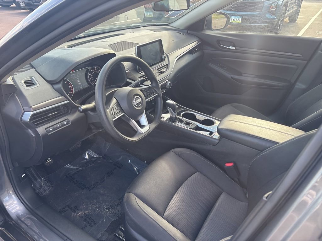 Used 2024 Nissan Altima 2.5 SV image 16