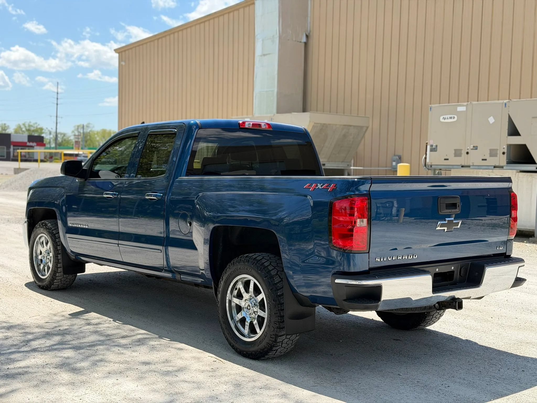Used 2019 Chevrolet Silverado 1500 LT w/ All Star Edition AWD/4WD image 7