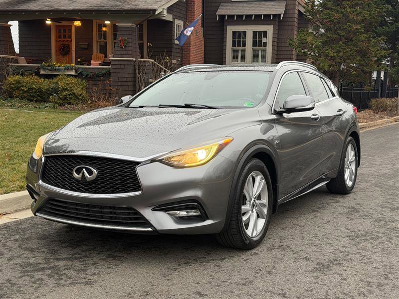 Used 2017 INFINITI QX30 Premium w/ Cargo Package image 3