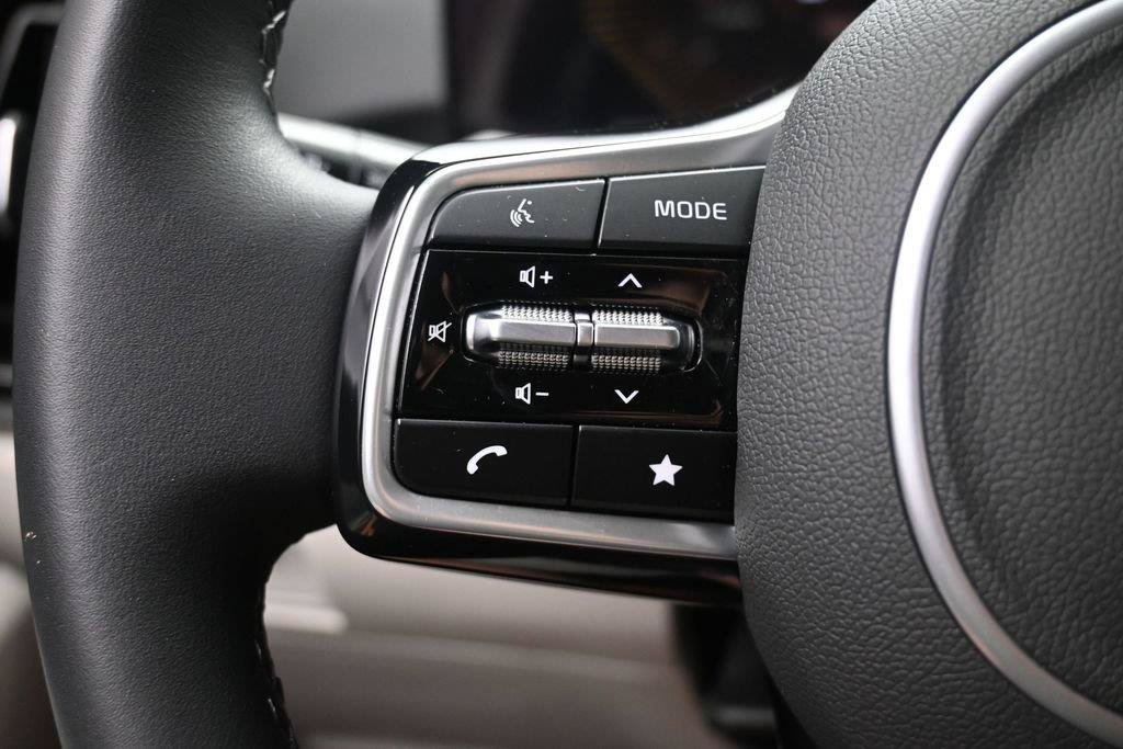 Used 2025 Kia Sorento S FWD image 16