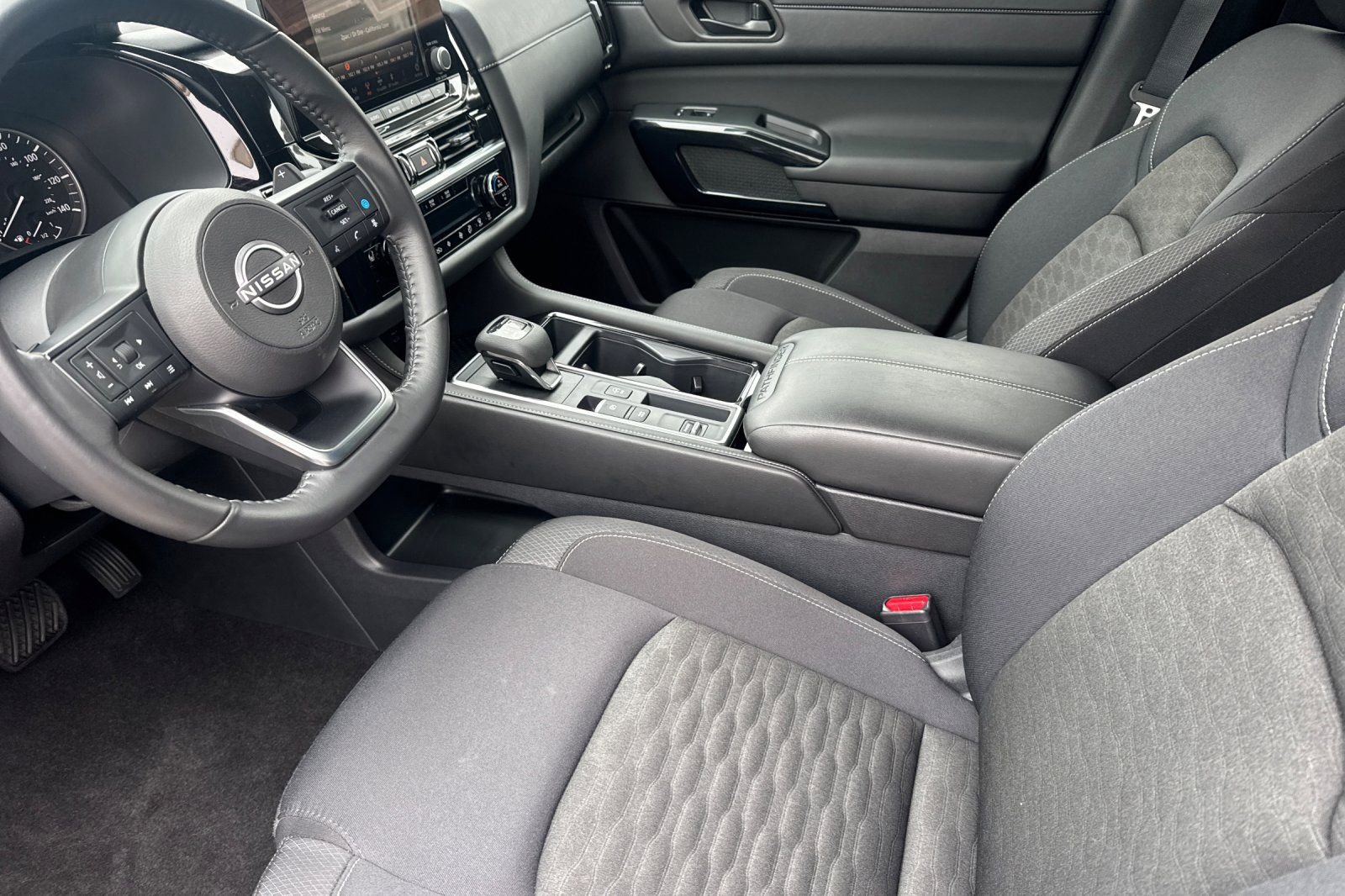 Used 2024 Nissan Pathfinder SV w/ SV Premium Package FWD image 13