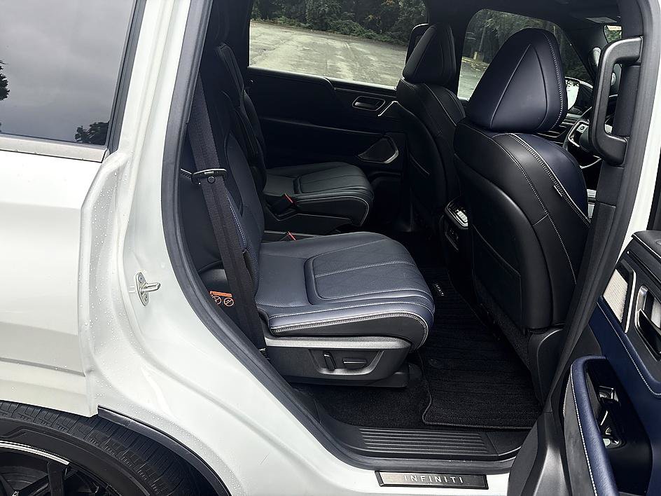 Certified 2026 INFINITI QX80 4WD w/ Sport Exterior Package image 22