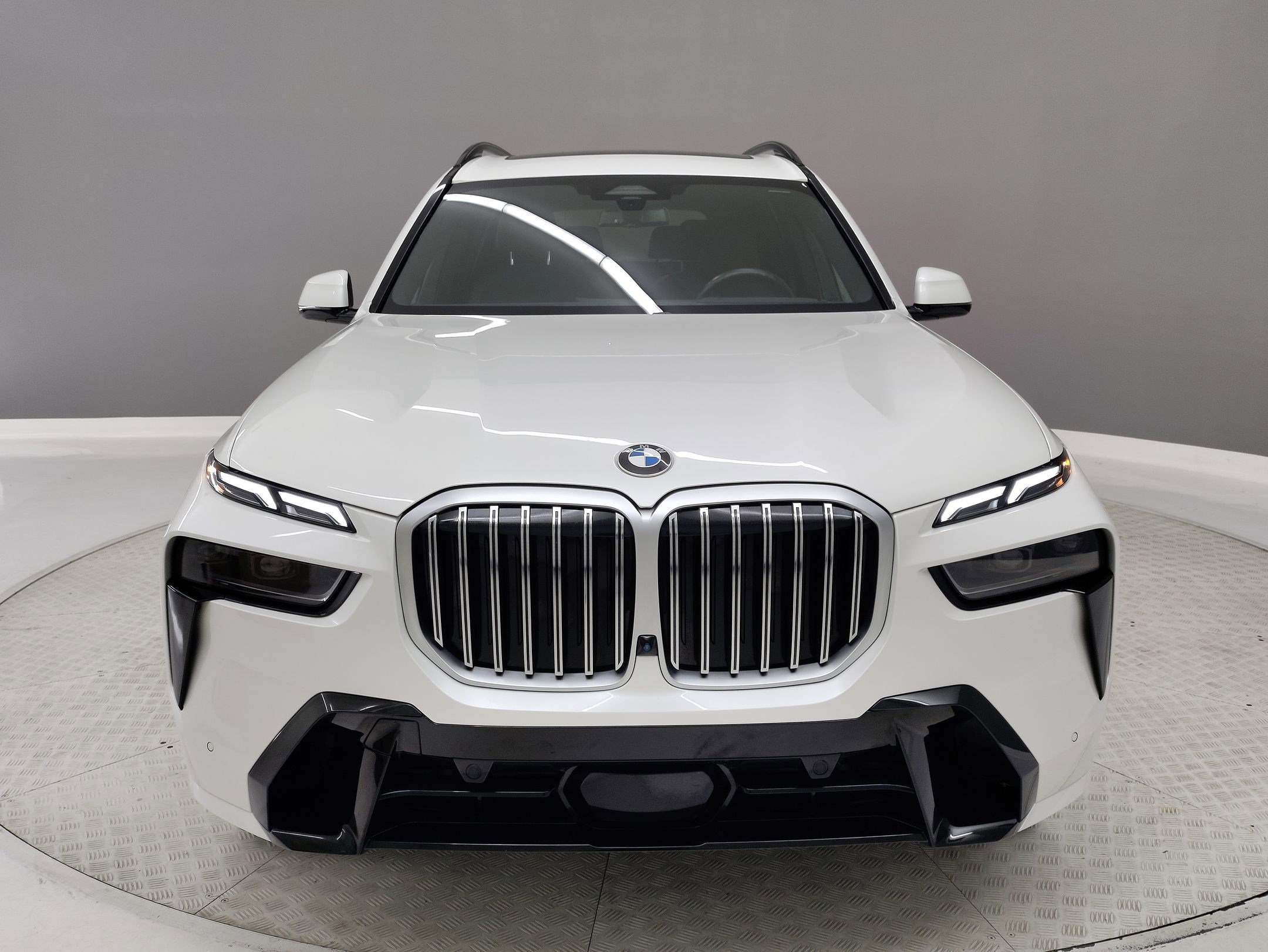 Certified 2023 BMW X7 xDrive40i w/ M Sport Package image 2
