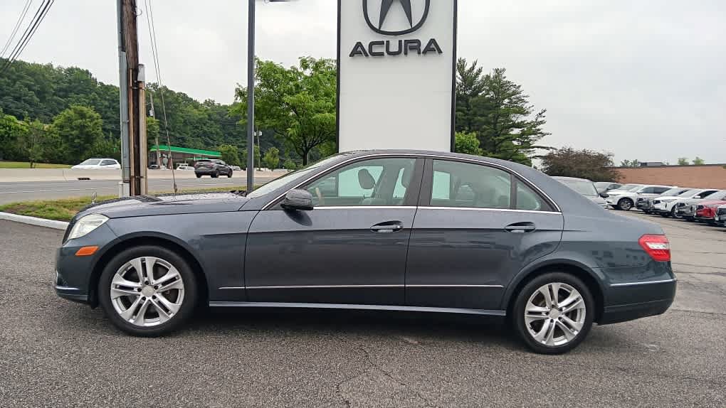 Used 2010 Mercedes-Benz E 350 4MATIC Sedan image 2