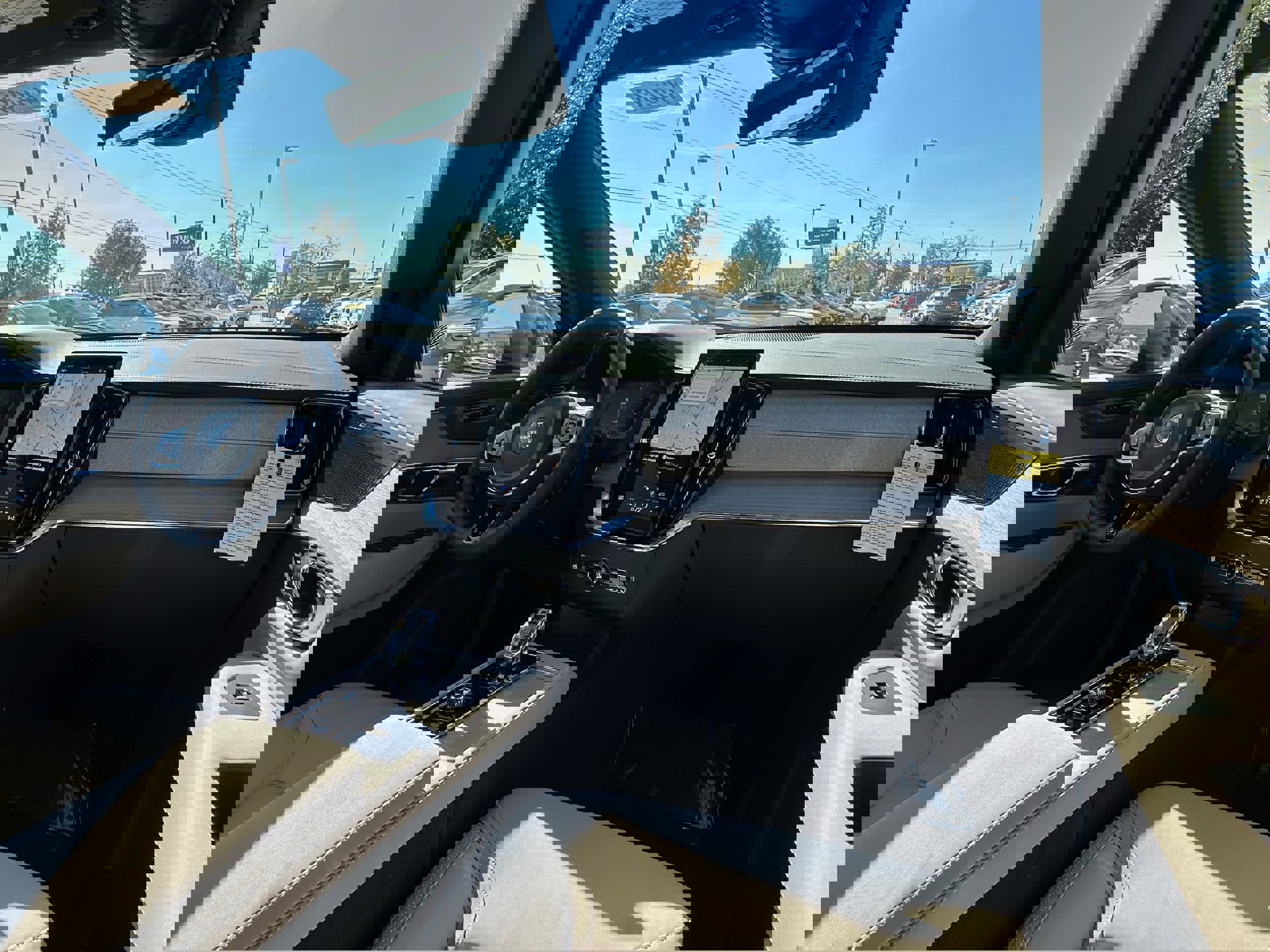 New 2026 Volvo XC90 B6 Plus w/ Protection Package Premier image 12