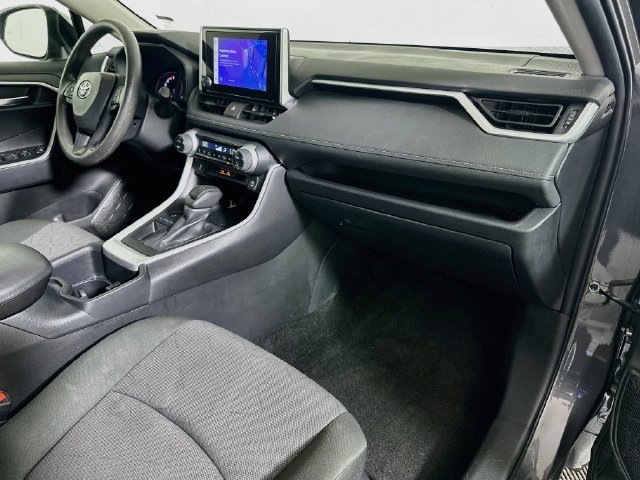 Used 2025 Toyota RAV4 XLE FWD image 28