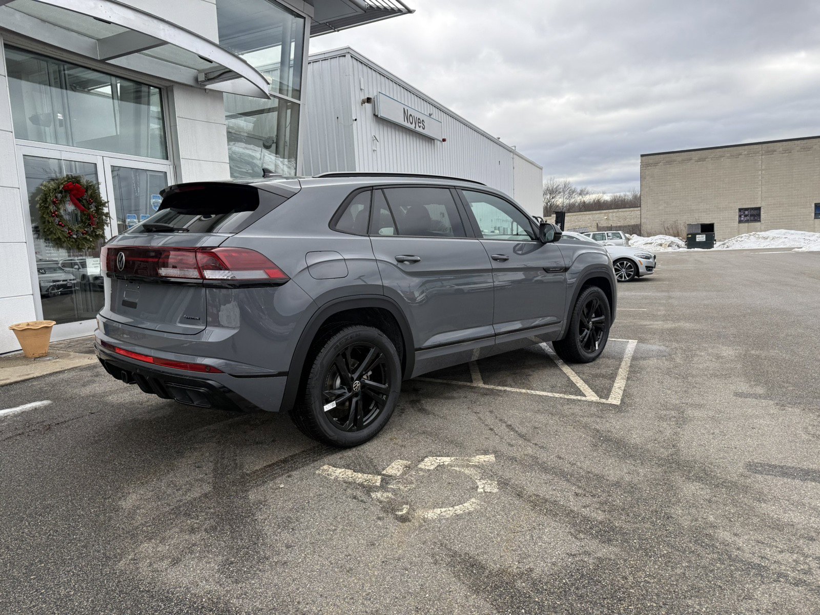 New 2026 Volkswagen Atlas Cross Sport SEL R-Line image 3