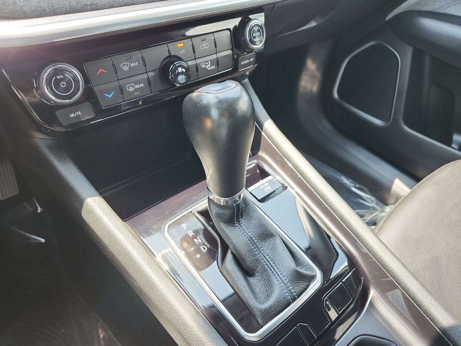 Used 2022 Jeep Compass Latitude FWD image 22