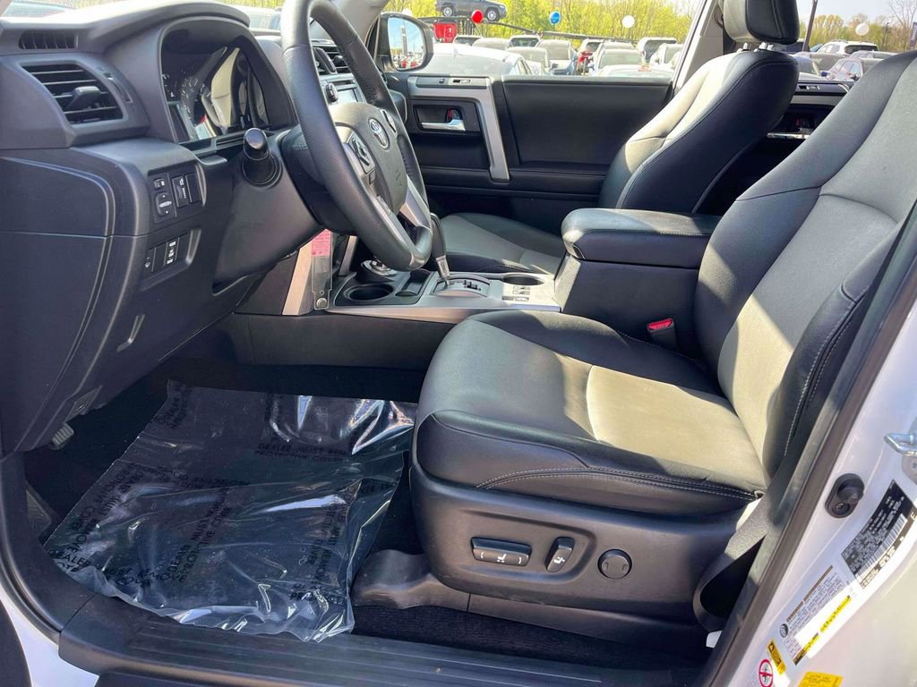 Used 2014 Toyota 4Runner SR5 Premium image 16