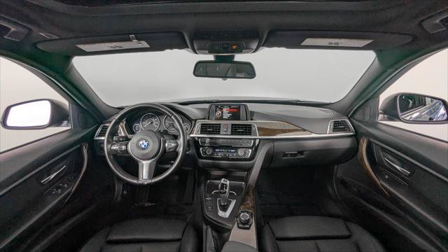 Used 2016 BMW 320i xDrive Sedan w/ Sport Package AWD/4WD image 21
