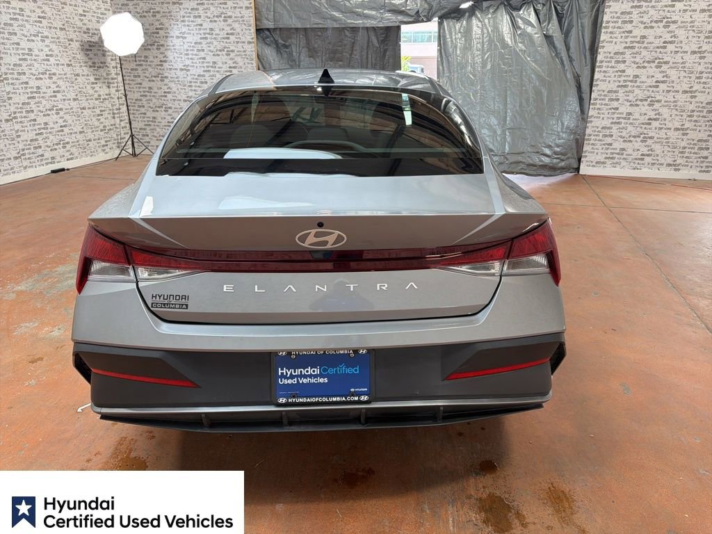 Certified 2024 Hyundai Elantra SE FWD image 7