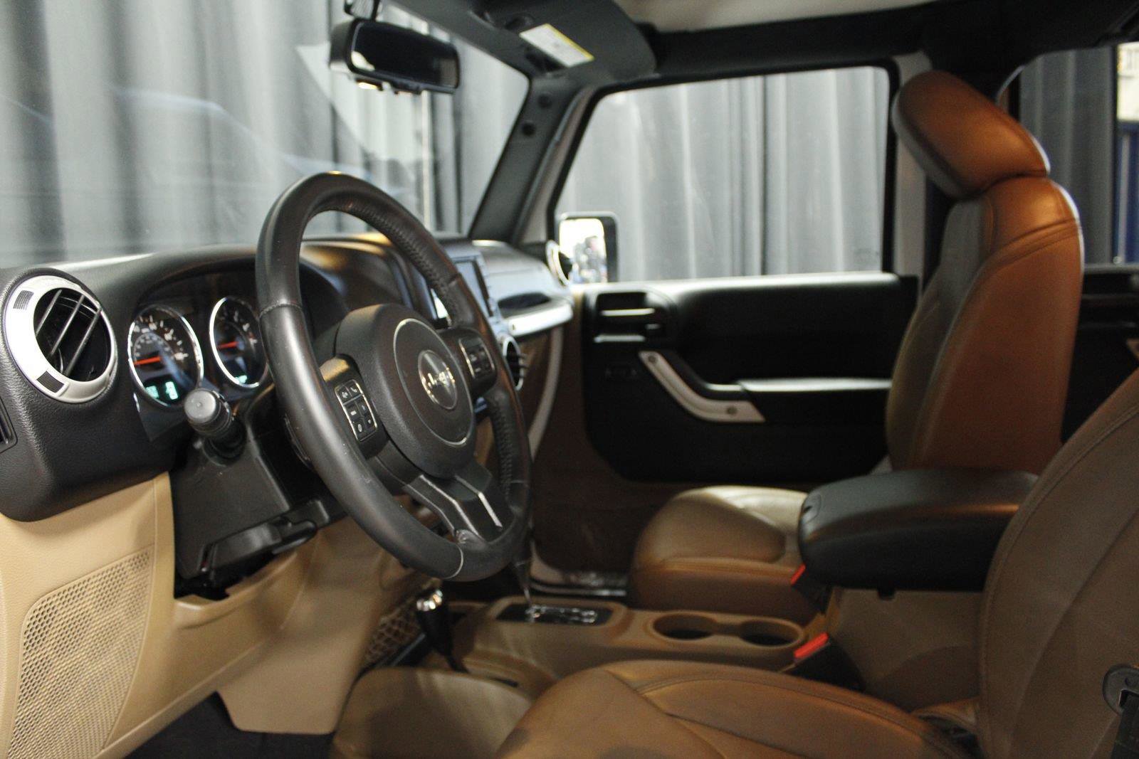 Used 2017 Jeep Wrangler Unlimited Sahara w/ Dual Top Group image 29