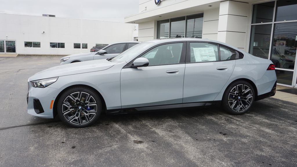 New 2027 BMW 530i xDrive w/ M Sport Package AWD/4WD image 2