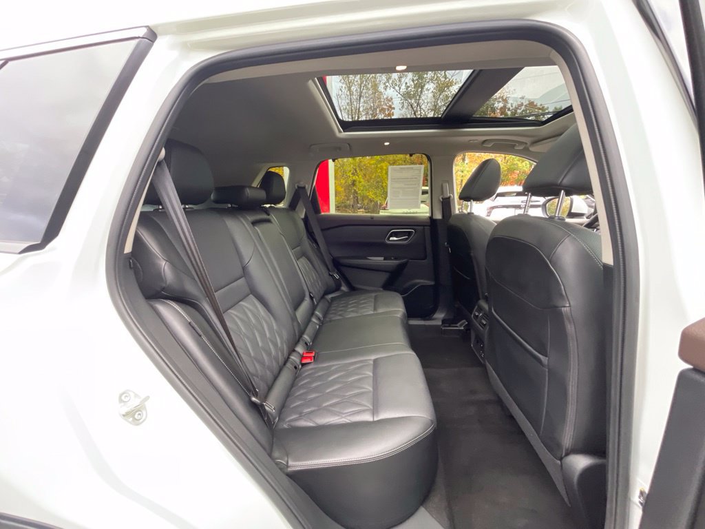 Certified 2023 Nissan Rogue Platinum w/ Platinum Premium Package AWD/4WD image 18