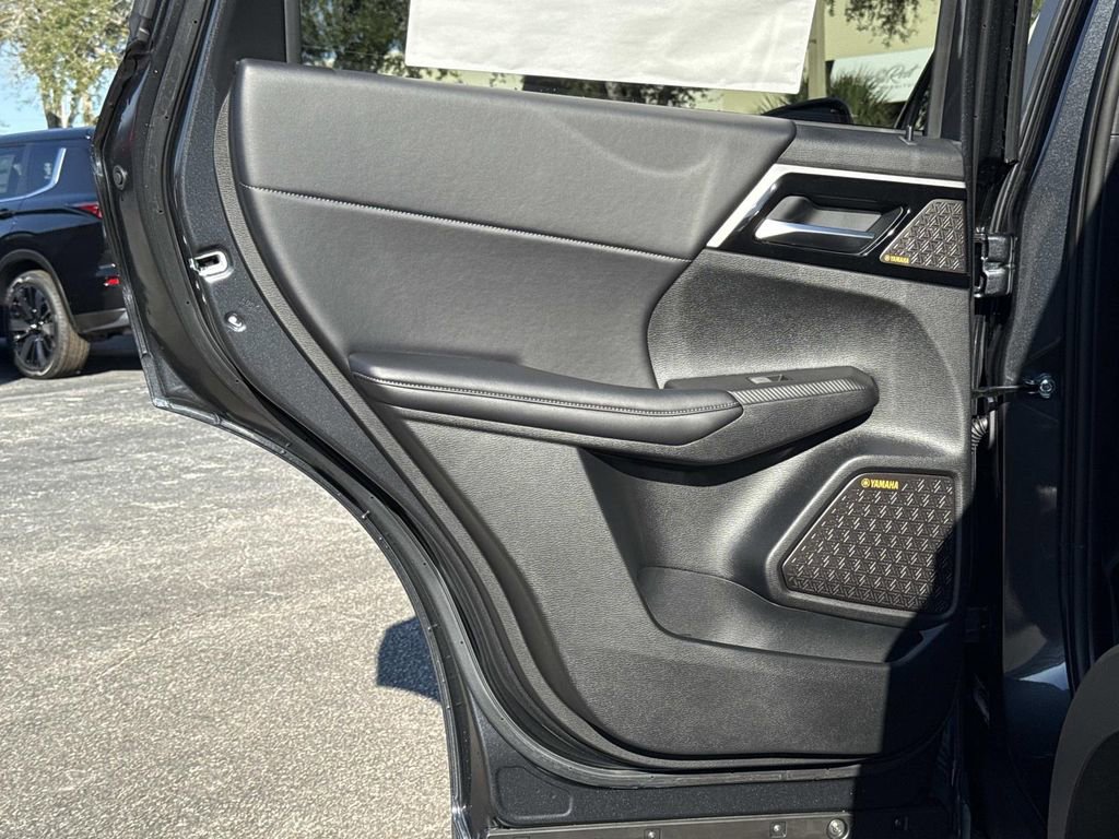 New 2026 Mitsubishi Outlander SEL image 11