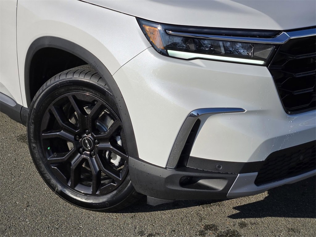 New 2025 Honda Pilot Touring image 9