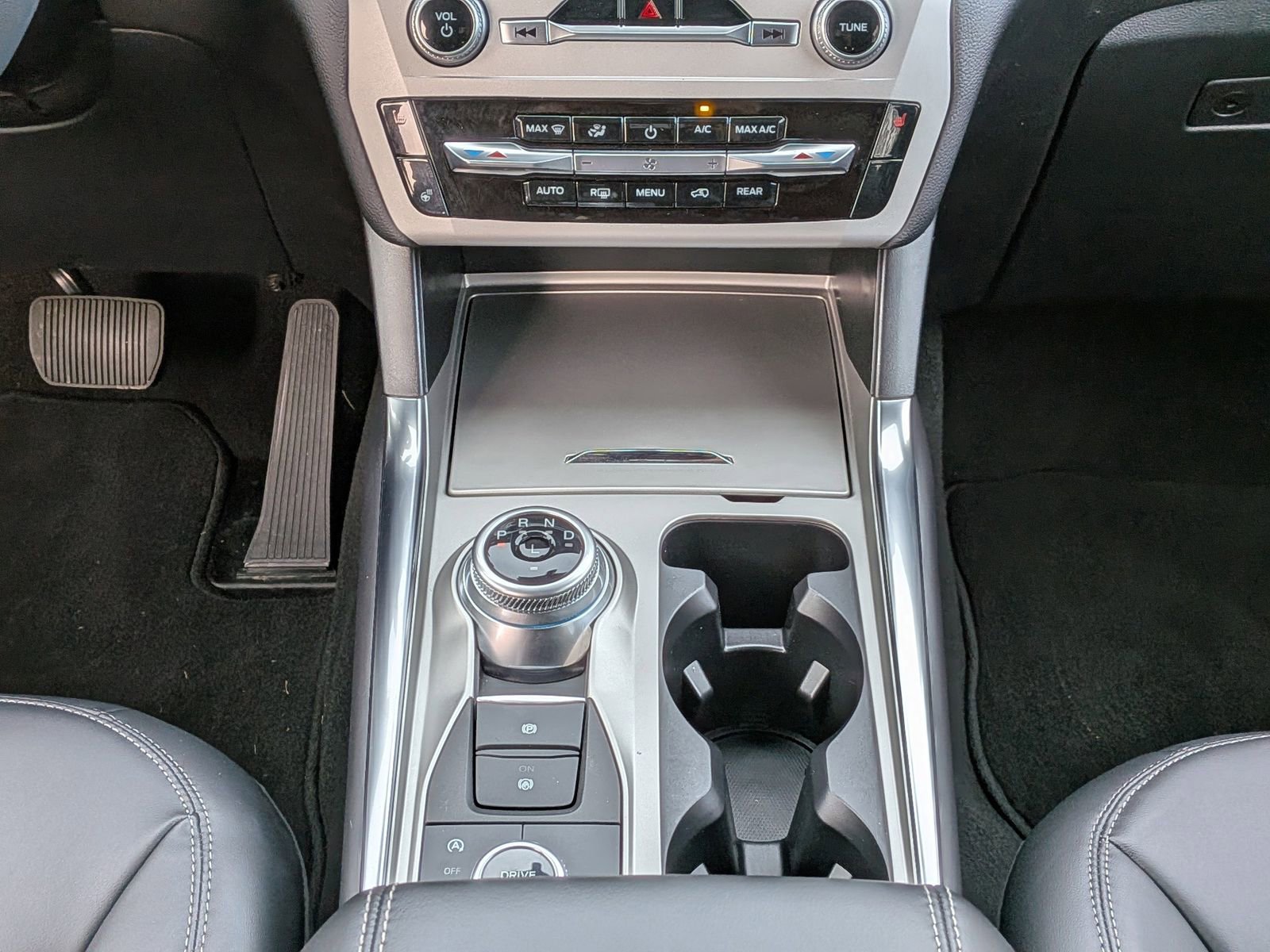 Certified 2023 Ford Explorer XLT w/ Equipment Group 202A image 21