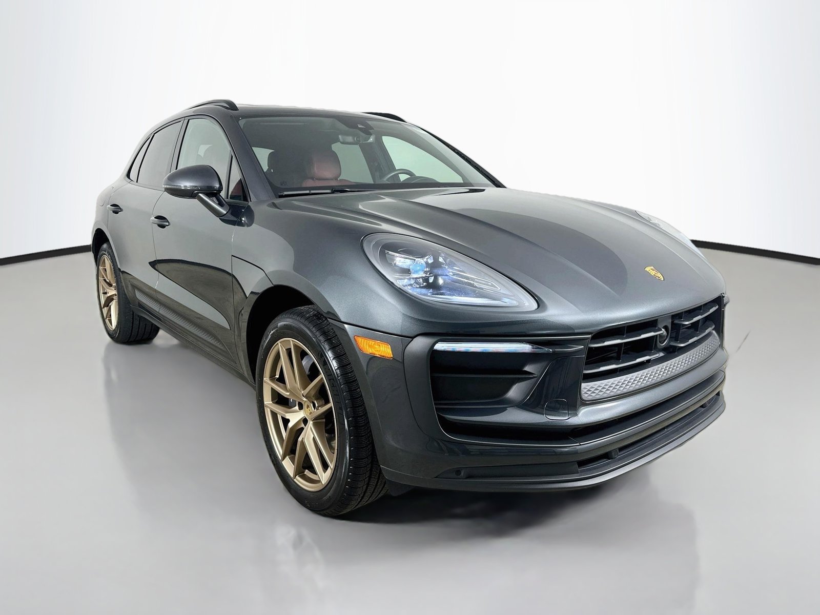 Used 2026 Porsche Macan AWD/4WD image 3