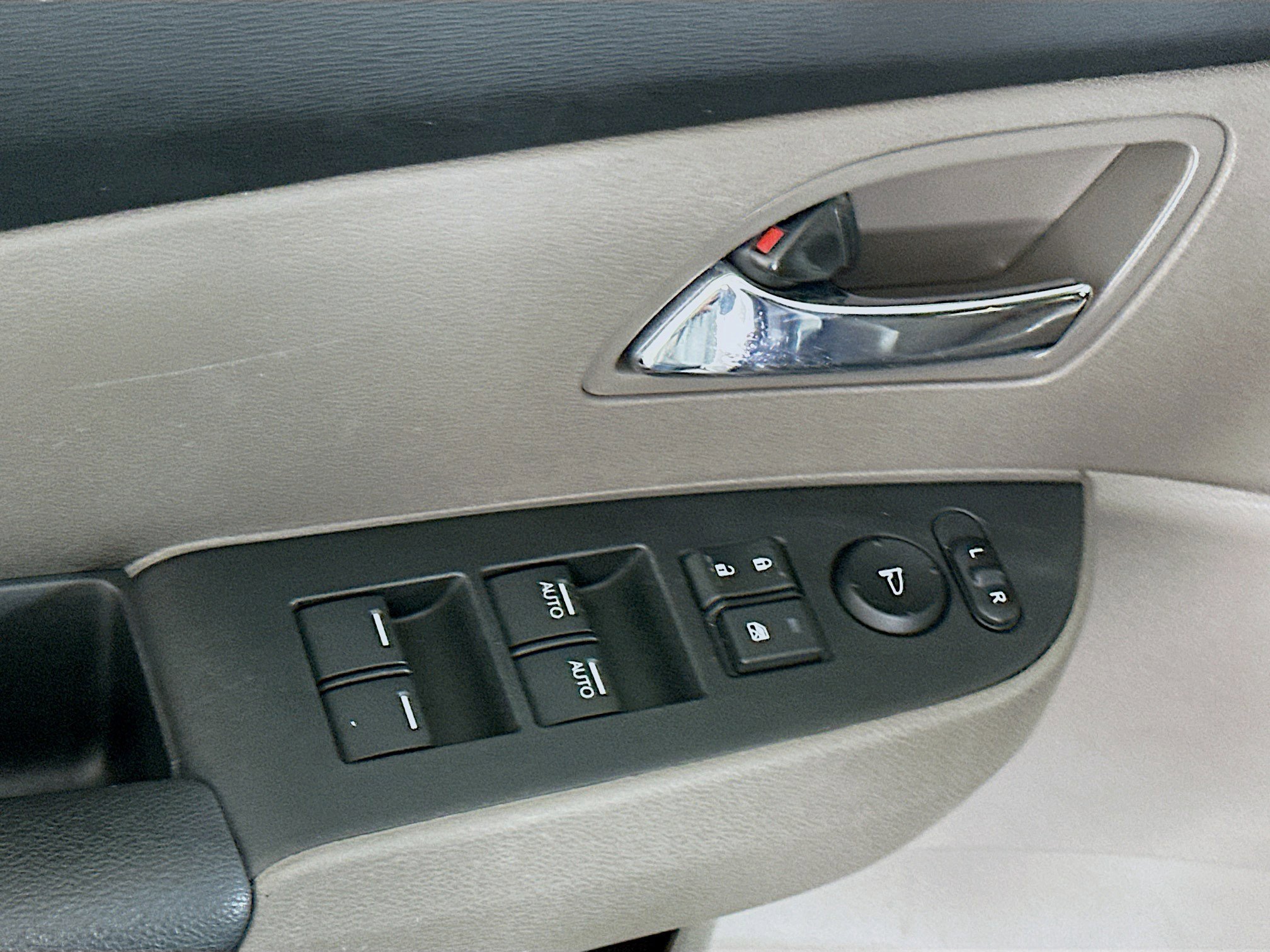 Used 2016 Honda Odyssey SE image 15